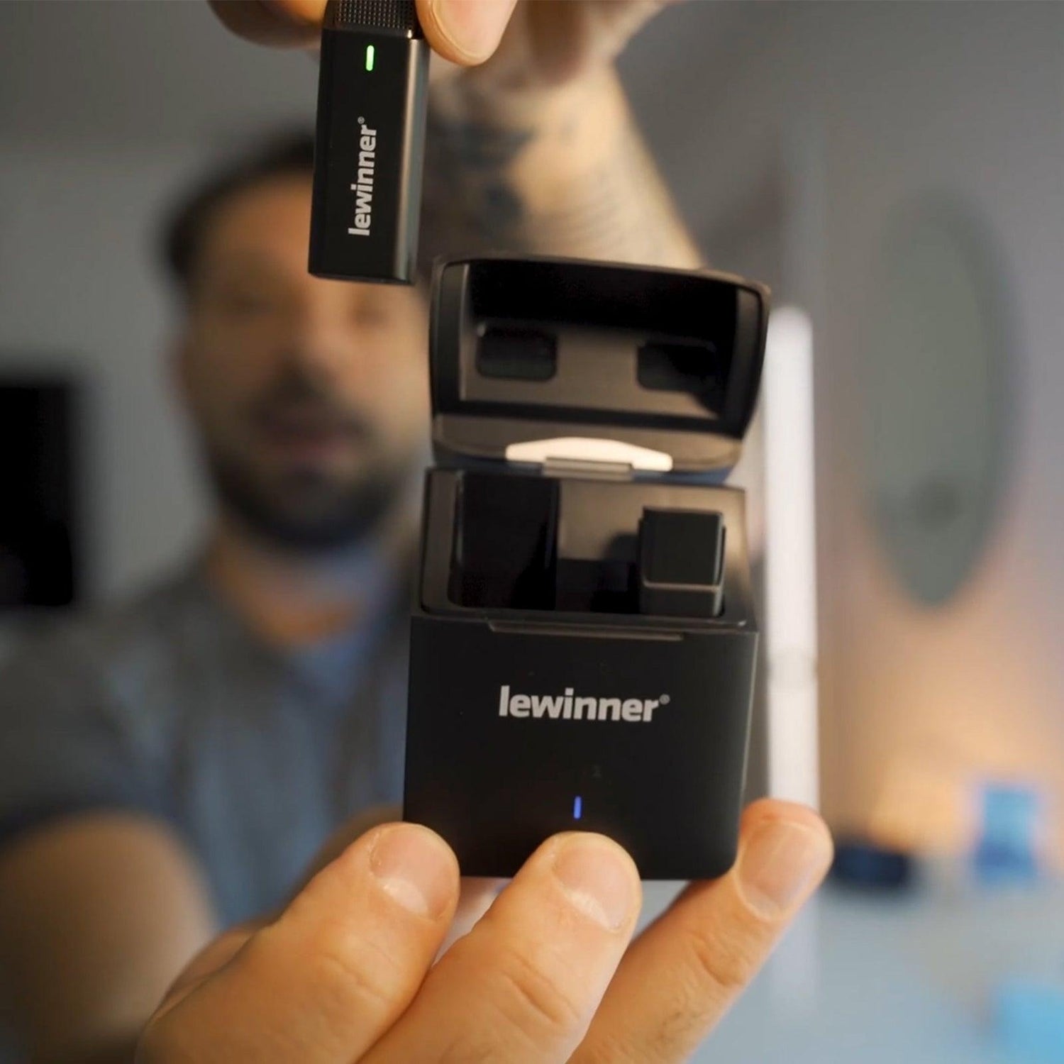 Lewinner Wireless Lavalier Microphone for iPhone and iPad (WM-5)